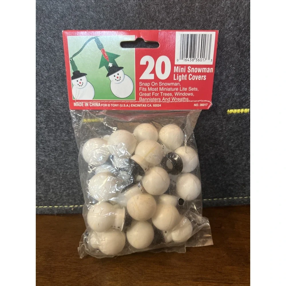 LOT OF 20 PLASTIC‎ BLOW MOLD SNOWMEN CHRISTMAS MINI LIGHT BULB COVERS CAPS